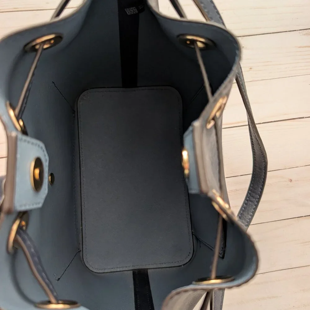Michael Kors Bucket Bag with Detatchable Crossbody Strap & Matching Wristlet - Picture 5 of 12